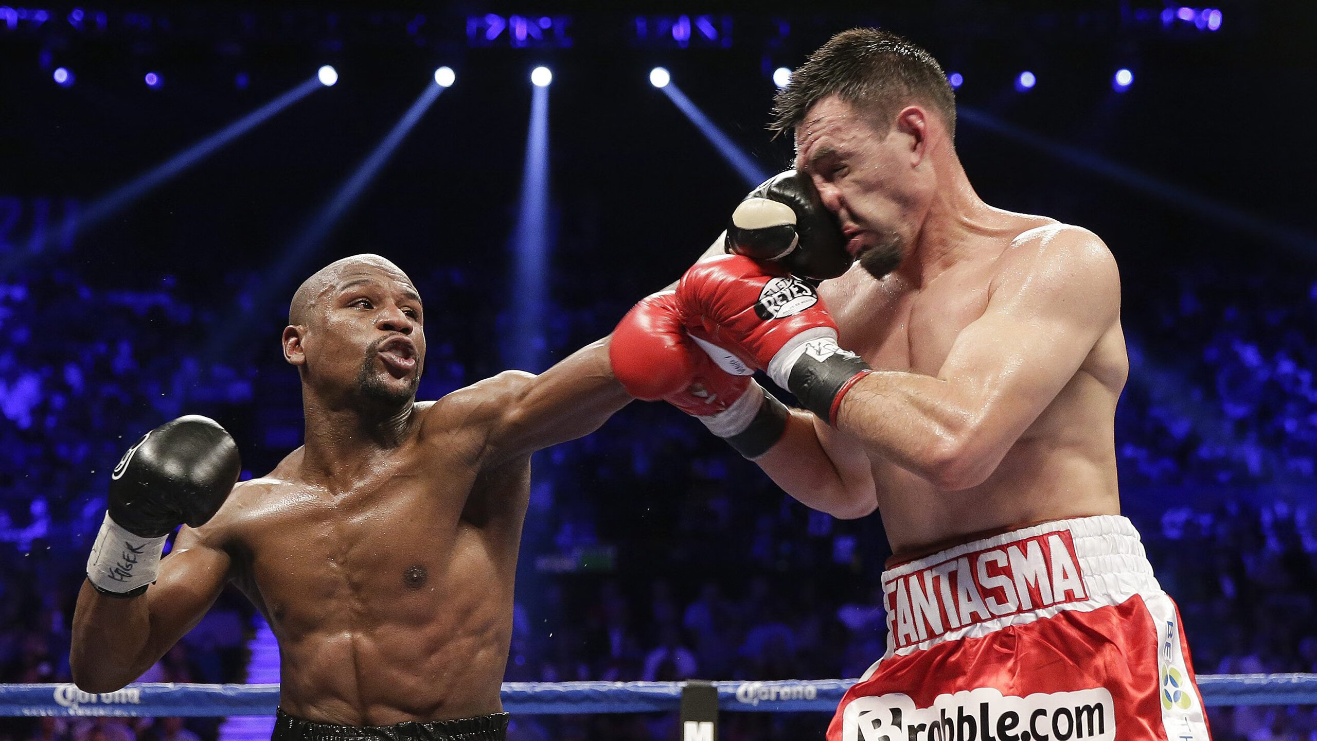 比赛中发生裁判失误争议，广播现场热议，比赛过程中当裁判员发现误判时只能在什么时间更改判决